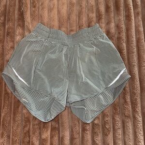 Lululemon RARE Grey and White Hotty Hots | Size 4